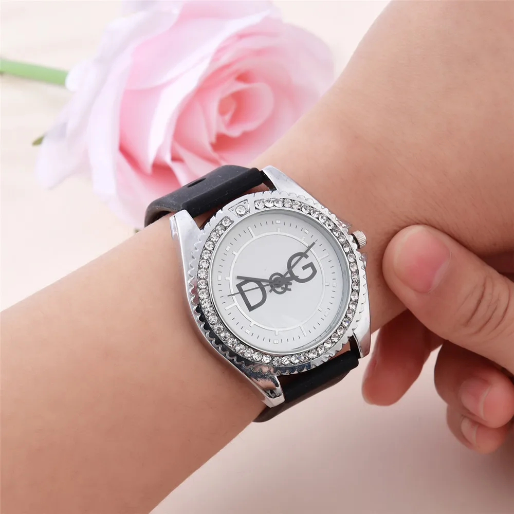 แบรนด์หรู DQG ผู้หญิงนาฬิกาสายหนัง Rhinestone Inlay Dial แฟชั่นนาฬิกาควอตซ์ผู้หญิงนาฬิกาของขวัญ
