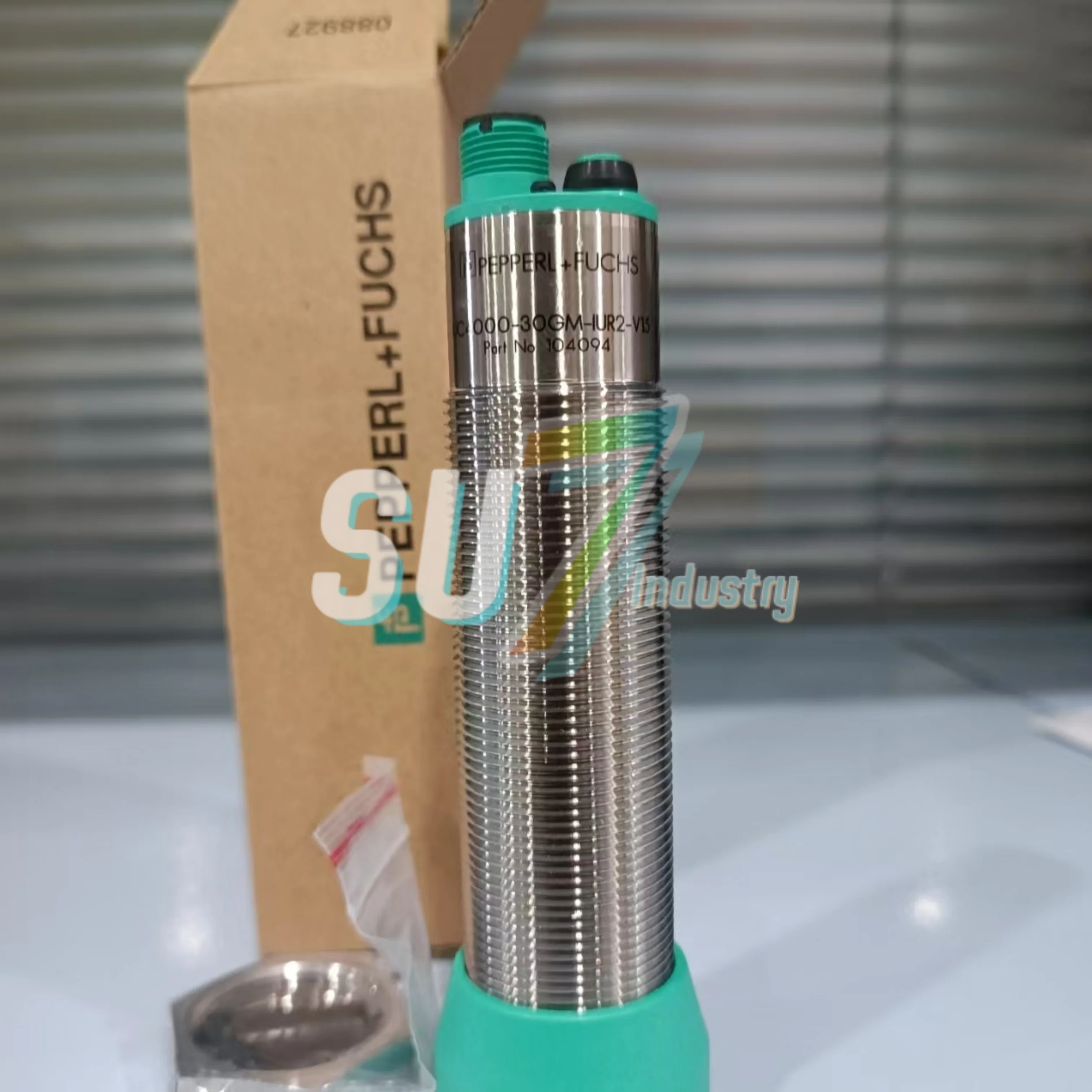 Sensor ultrassônico novo no armazém UC4000-30GM-IUR2-V15 UC500-30GM-IUR2-V15