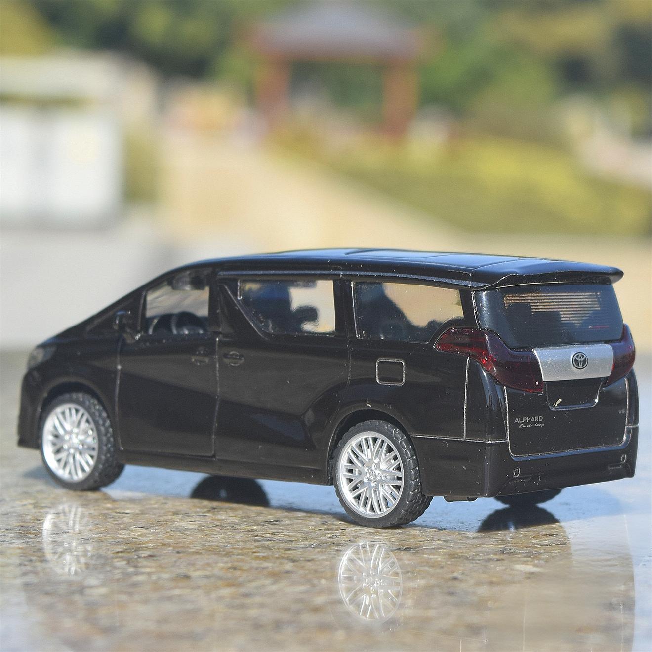 Alfa luxe VIP zakelijke traagheidskar MPV-model deur van gegoten metaallegering en interieur geschikt voor volwassen verzamelaars