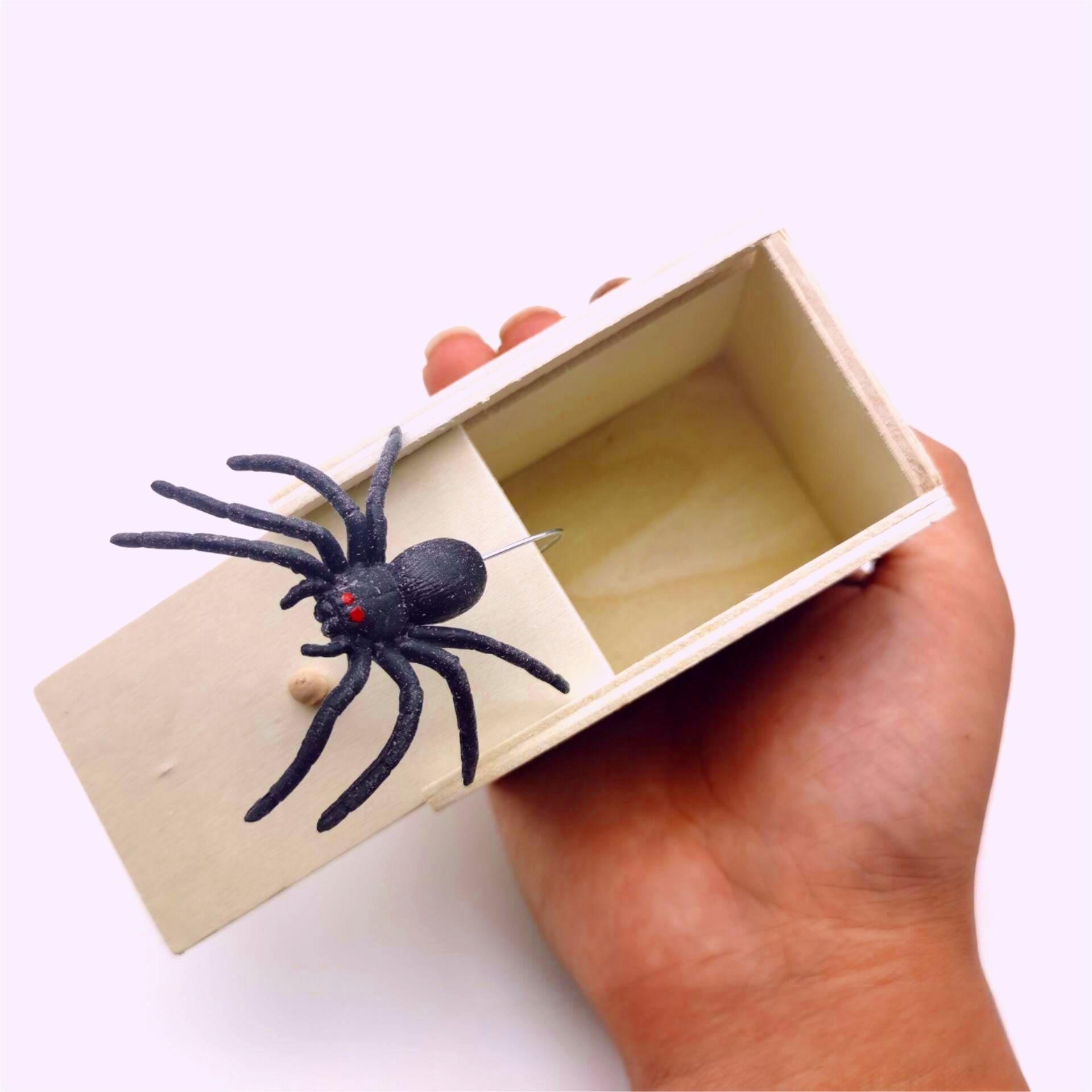 Tricky Toy Simulation Spider Wooden Box Spoof Insect Spider Box Creative Haunted House Horror Scene Layout Small Wooden Box
