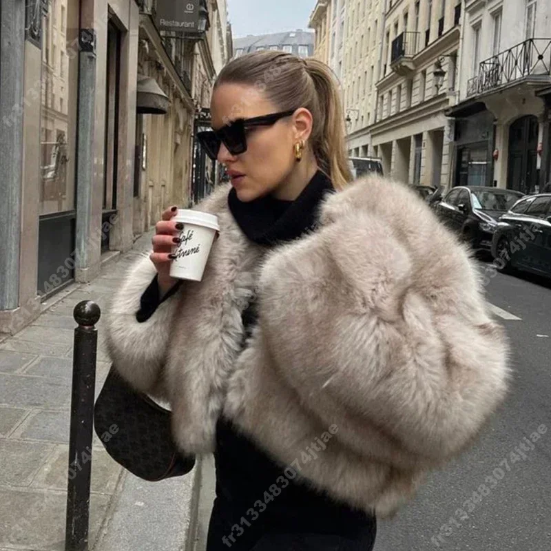 Chaqueta de piel sintética recortada Gardient de marca de lujo de la Semana de la moda callejera icónica para mujer invierno 2024 chaqueta de piel corta esponjosa para chicas frescas y calientes