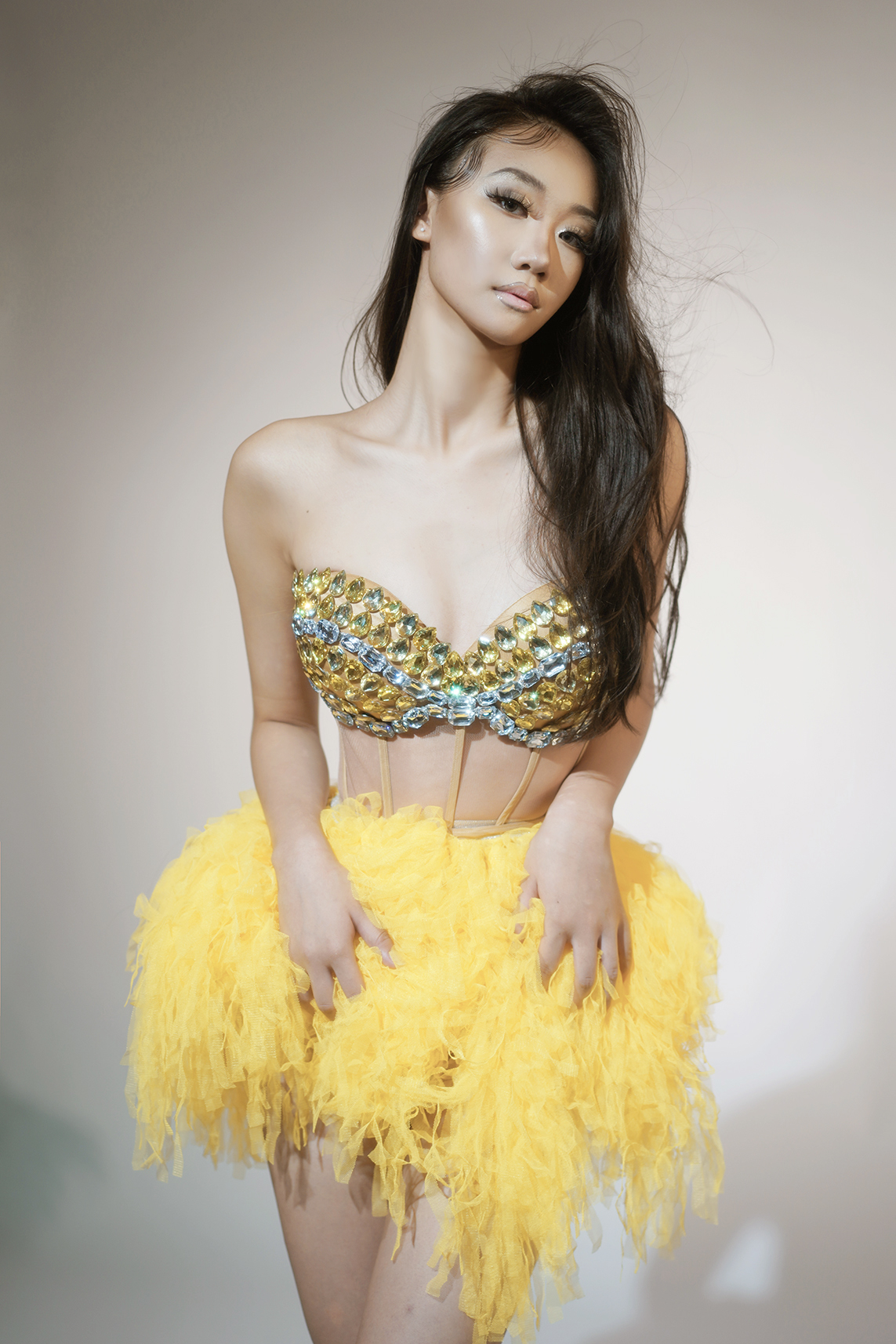 Huangli-女性のための黄色のダイヤモンドのドレスセット,セクシーな包帯トップ,エレガントなスカート,夜のウエディング,誕生日のお祝い,写真撮影服,2個