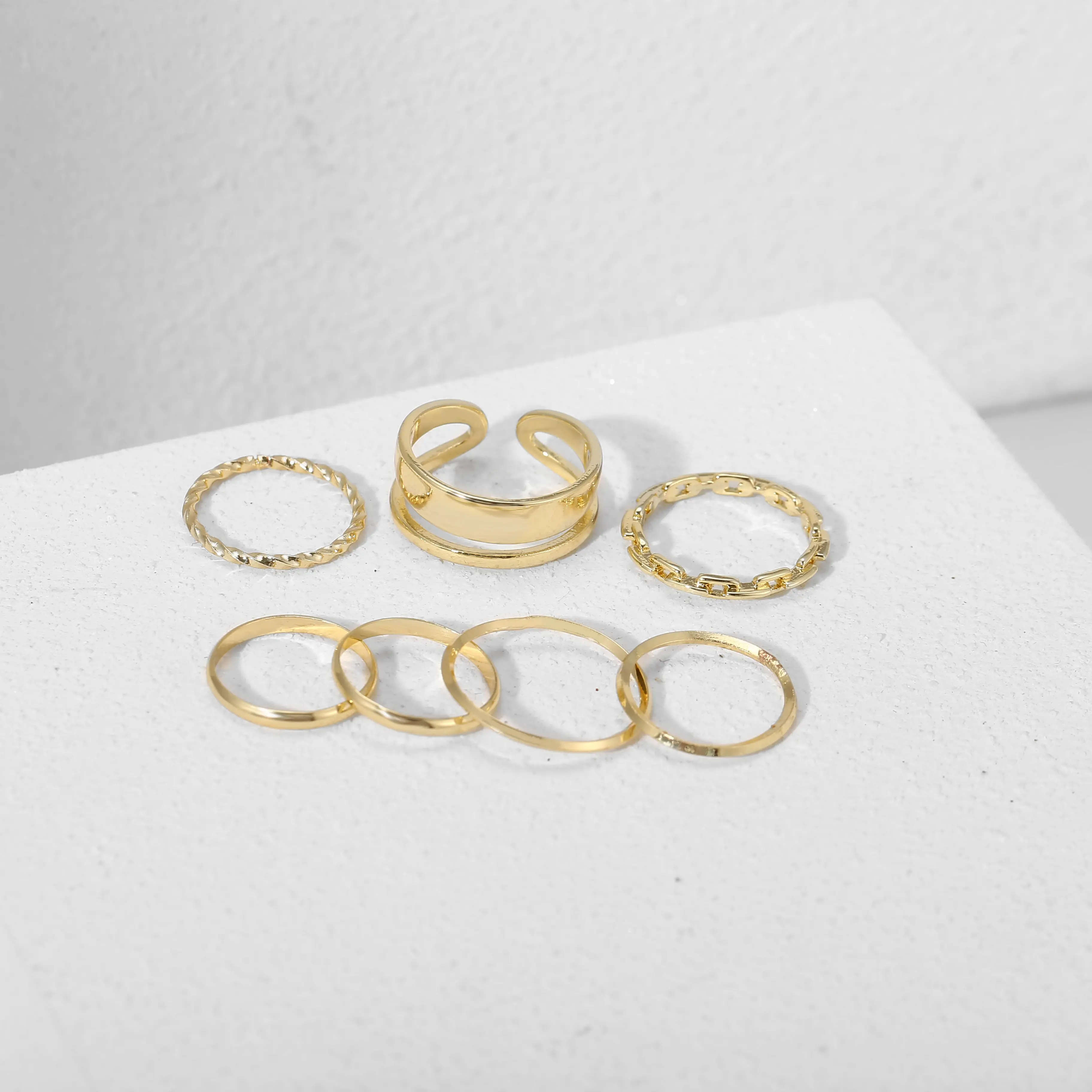 Anello da 7 pezzi anello in metallo in lega europea e americana creatività geometrica Set di combinazioni di anelli in stile semplice Ins