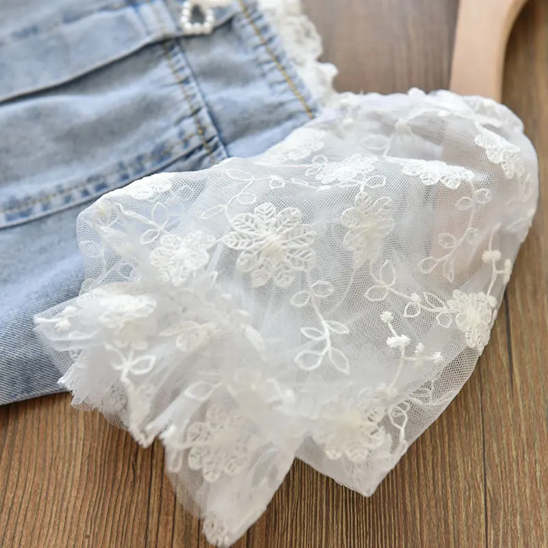 Abiti estivi alla moda per bambini con maniche in pizzo e perline per bambine