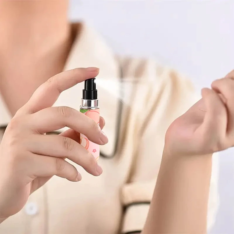 New 5ml Refillable Spray Bottle Mini Flower Pattern Refillable Perfume Bottle with Pendant Empty Cosmetic Containers Cute