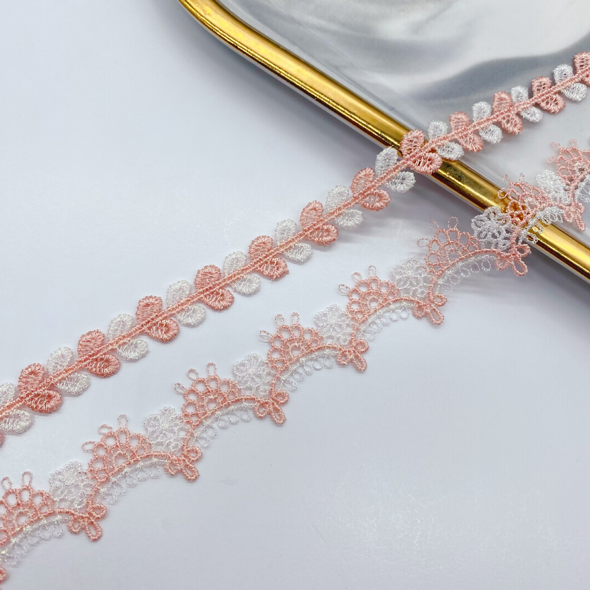 3หลาของการเย็บปักถักร้อยสองสีสีชมพูดอกไม้สีขาวรักผ้าลูกไม้สำหรับกระดูกไหปลาร้าโซ่เครื่องประดับเสื้อผ้าเด็ก