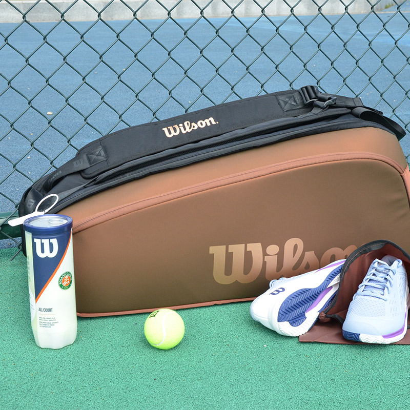Wilson กระเป๋าไม้เทนนิส V14 9-Pack กระเป๋าเป้สะพายหลังแร็กเก็ตความจุขนาดใหญ่พร้อมช่องใส่รองเท้ากระเป๋ากีฬา Super Tour Pro กระเป๋าแร็กเก็ต