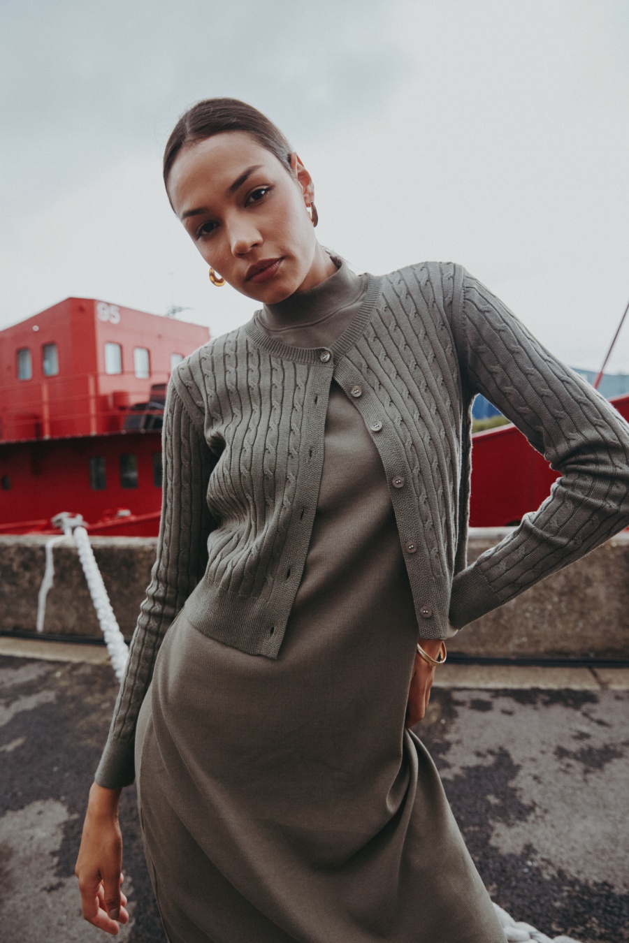 AS AW25 новый дизайн вязаный тросовый кардиган + платье с воротником-стойкой в рубчик, длина макси, подходящая для женской одежды