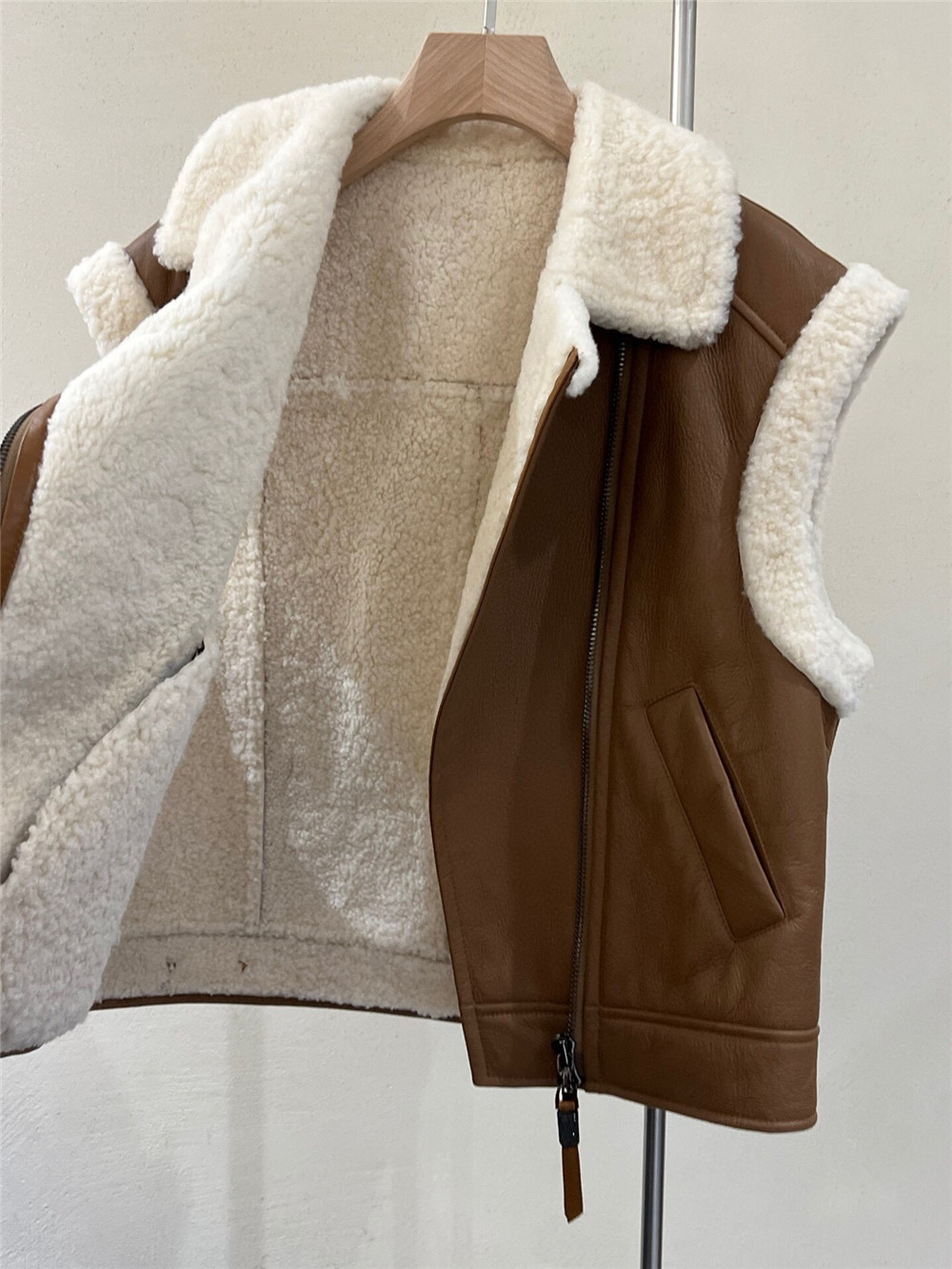 女性のための本革の毛皮のベストコート,bcラペルジッパー,暖かいラムファー,ノースリーブのアウター,新しい秋冬,2022