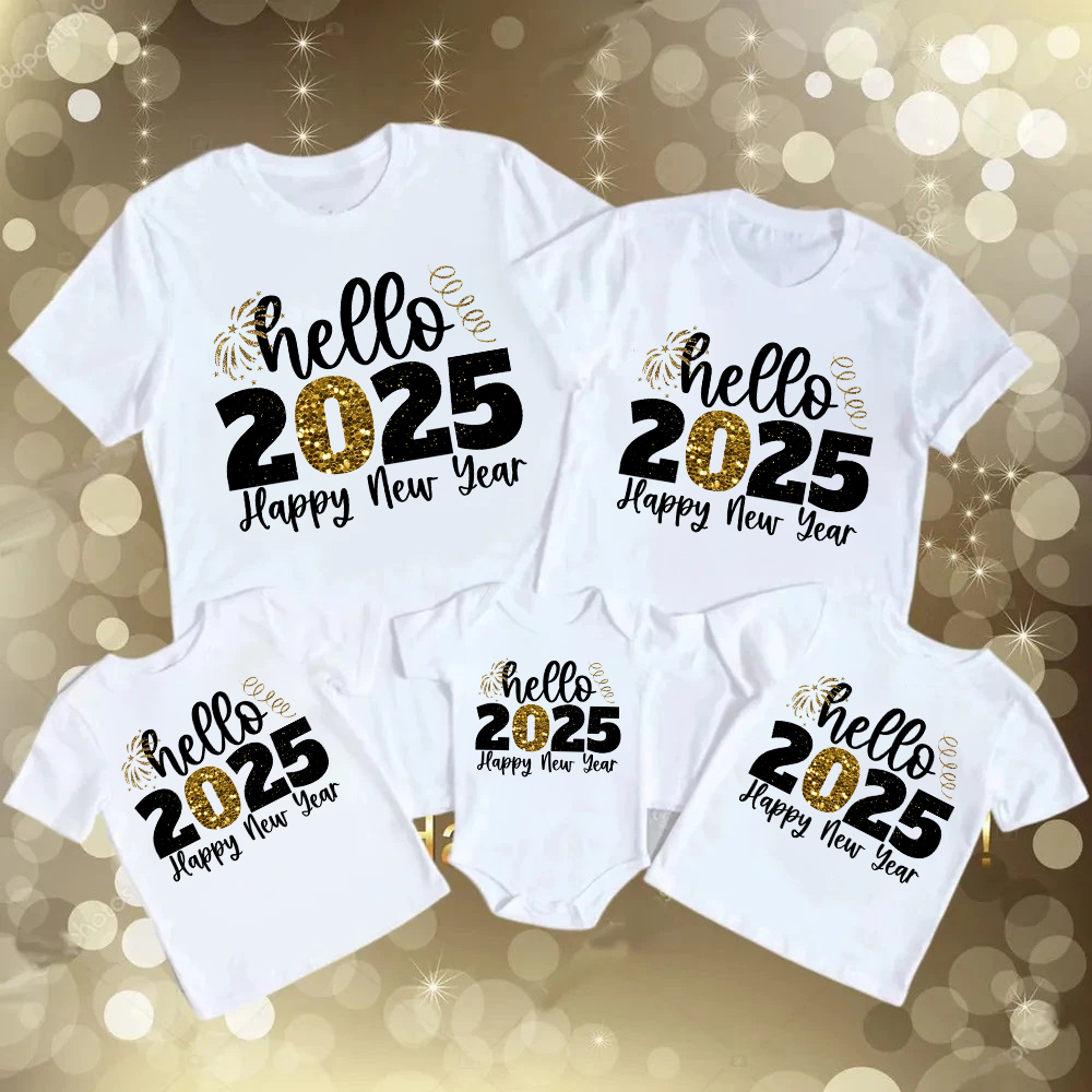 こんにちは 2025 新年あけましておめでとうございます家族マッチング衣装お父さんお母さん子供シャツベビーボディスーツ家族 Tシャツホリデーパーティー家族服