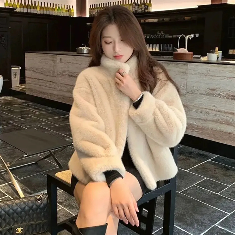 Pele de vison de uma peça gola alta casaco de pele para mulheres jovens vison curto 2025 inverno mulher cor sólida eco-friendly casaco de pele solta
