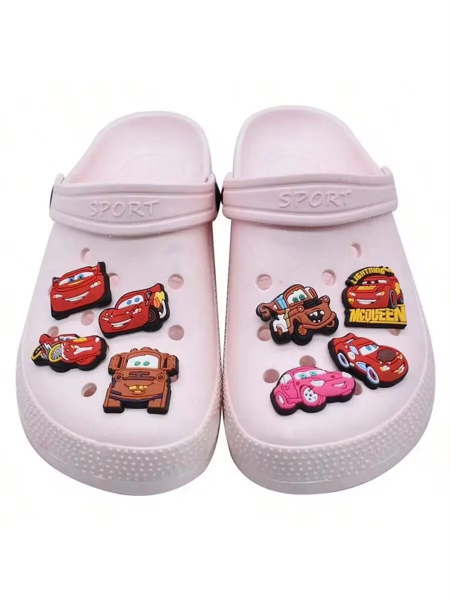 뜨거운 장난감 6-15 개/대 디즈니 마블 구두 매력 장식 PVC 방해물 액세서리 버클 팔찌 파티 선물