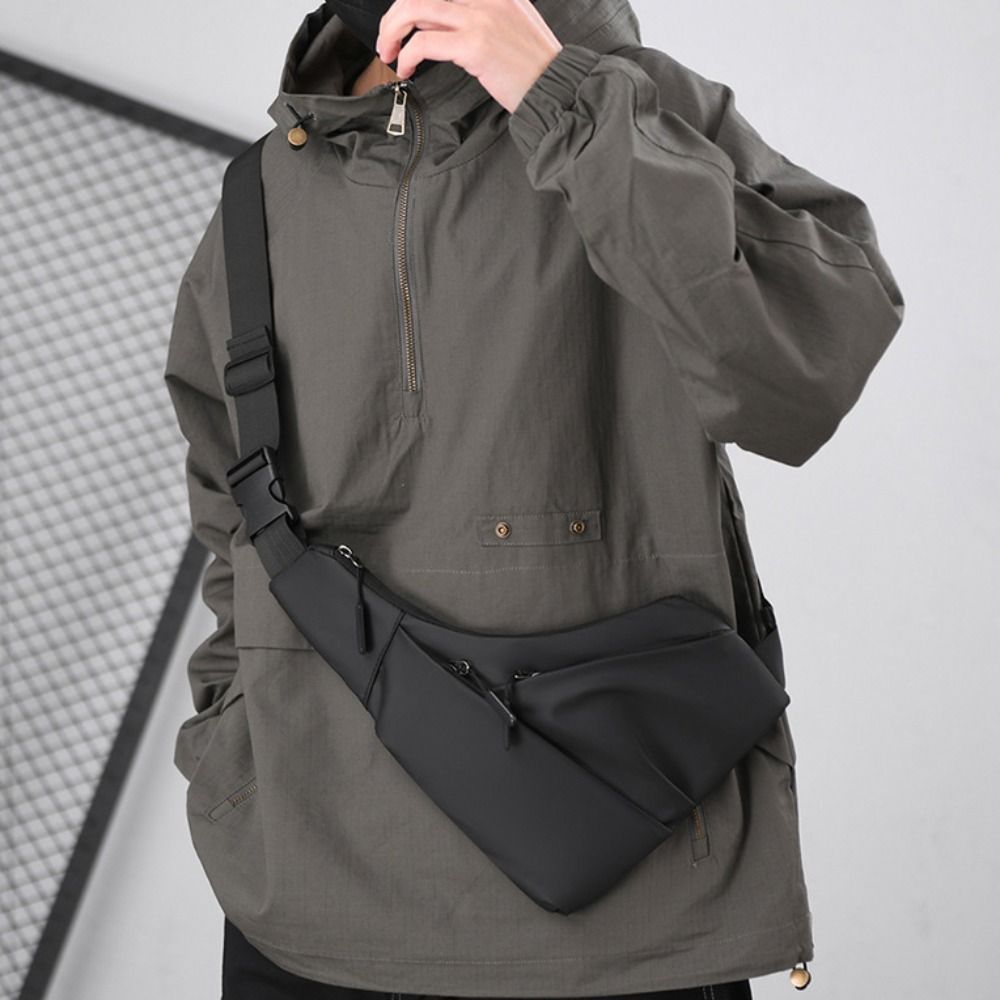 Bolsa de peito antifurto à prova d'água, alças ajustáveis, grande capacidade, encaixe próximo, filme de couro, resistente ao desgaste