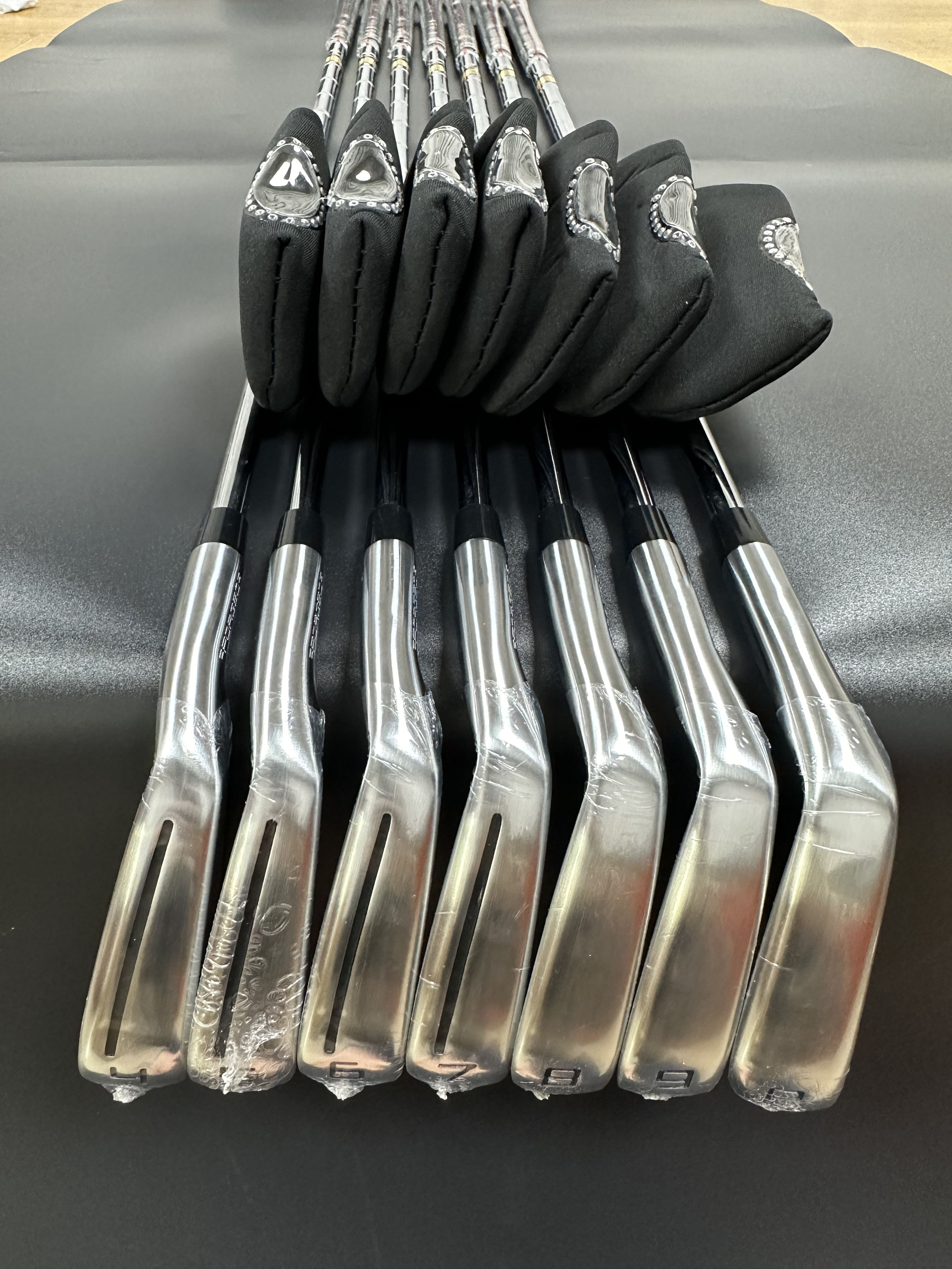 2024 New Brand Silver Golf Irons Set P 790 456789p with Shaft and Grip P790 Golf Club Iron set 8pcs Head Cover Free Shipping