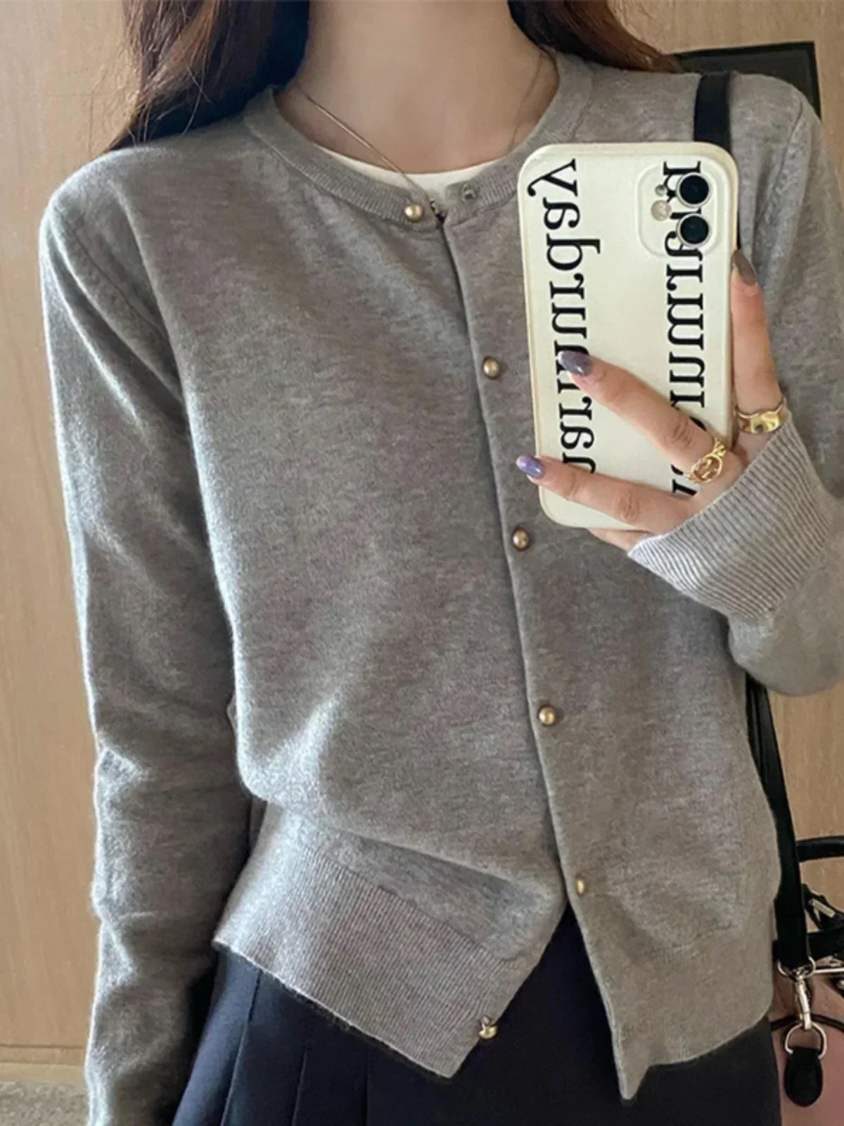 Cárdigan de punto de Color liso para mujer, jersey coreano de manga larga con una hilera de botones, cárdigans que combinan con todo con cuello redondo, prendas de vestir
