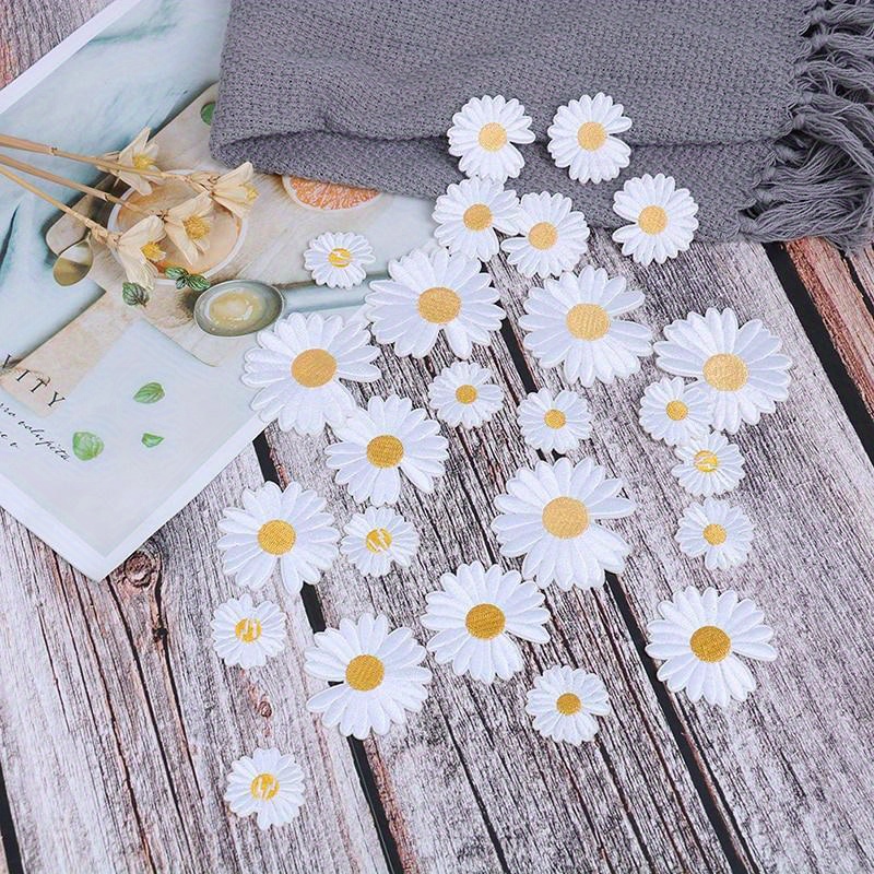 5 Stück DIY kleine Sonnenblume Gänseblümchen Stickerei Patches für Kleidung Eisen auf Kleidung Aufkleber Streifen Aufbügeln Applikation Loch Reparatur
