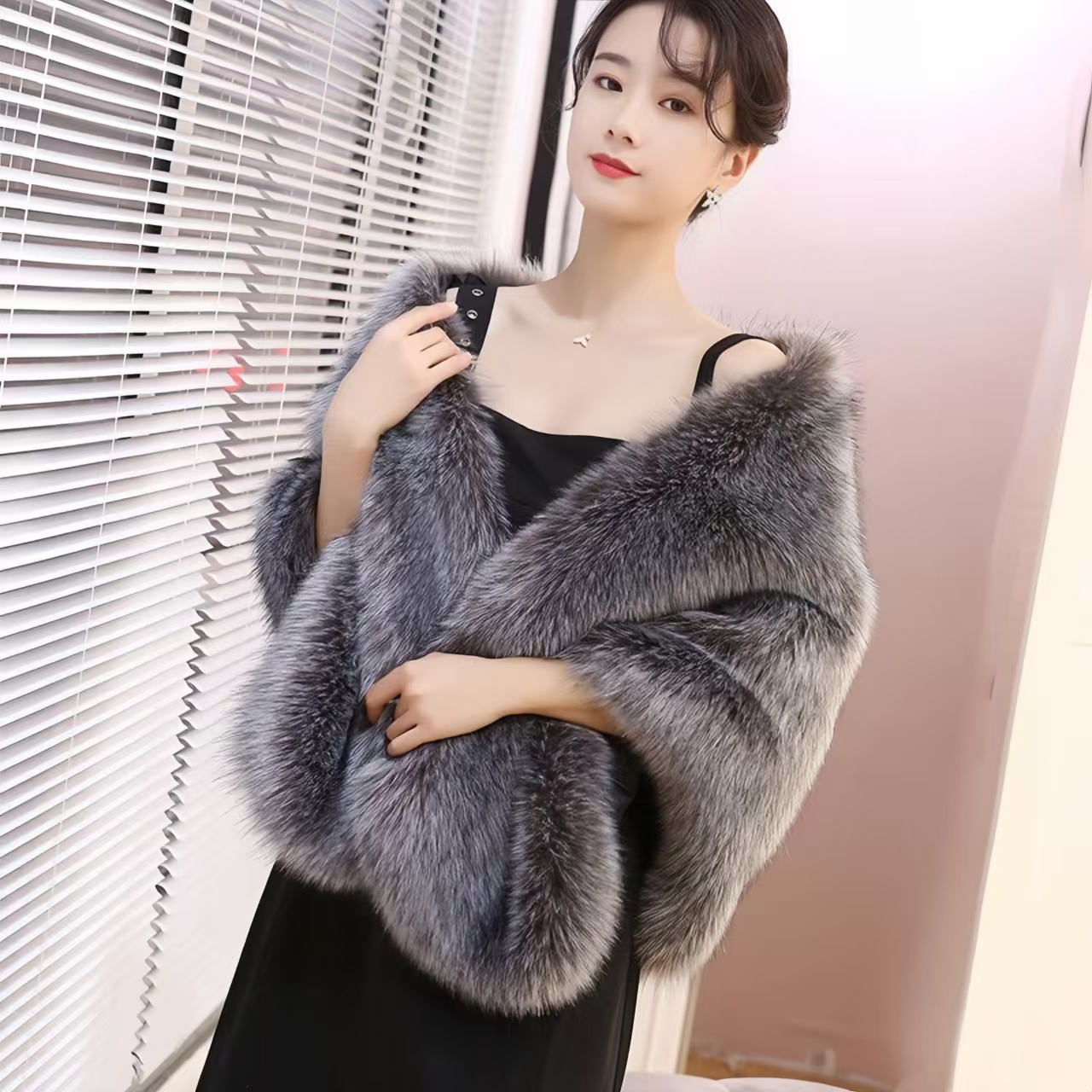 Nuevo Otoño mujer punto abierto chales de Color sólido con piel sintética flocado capa corta mujer invierno Pashmina Wraps