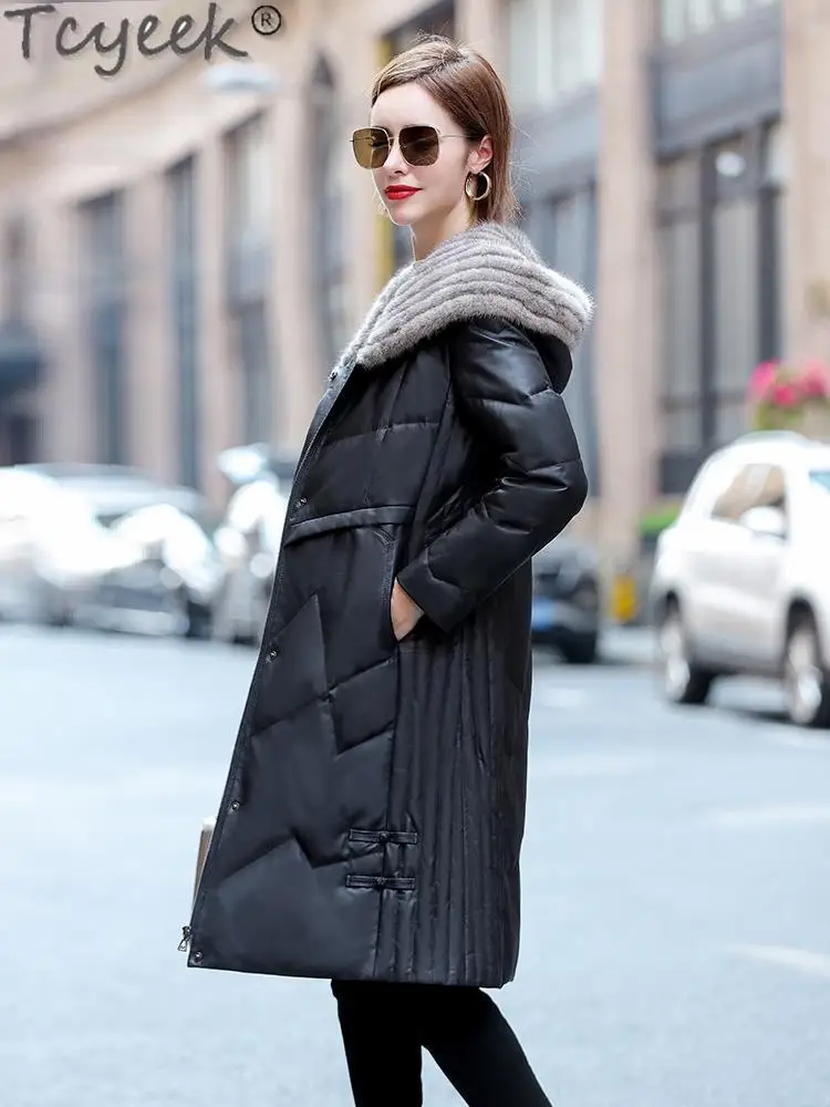 Tcyeek-女性用の本革ダウンジャケット,ミッドレングスのシープスキンコート,暖かいミンクの毛皮の襟,フード付きの服,冬