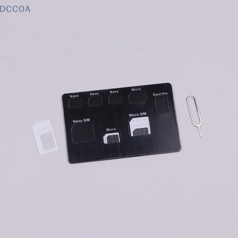 W zestawie w smukłe etui na karty SIM i etui na karty Microsd i przypinka do telefonu