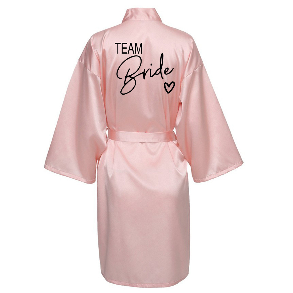 Hochzeit Party Team Braut Robe mit schwarzen Buchstaben Kimono Satin Pyjamas Brautjungfer Bademantel SP003