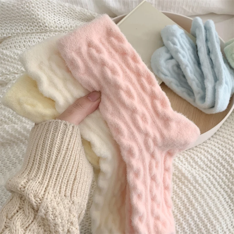 Calcetines cálidos para mujer, moda japonesa de invierno, calcetines mullidos de Color sólido para niñas, calcetines gruesos y bonitos para el hogar, calcetines suaves Kawaii para otoño
