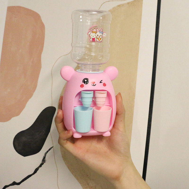 MINI Water Dispenser สําหรับเด็กของขวัญเด็กน่ารักเย็น/อุ่นน้ําผลไม้นมน้ําพุจําลองการ์ตูนของเล่น
