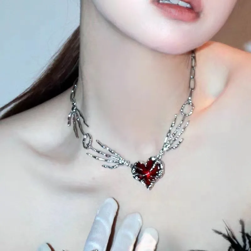 Herz Design Roten Stein Hand Knochen Form Kette Frauen Männer Halskette Ins Design Herz Stil Charme Koreanische Kette Männer Frauen Halskette