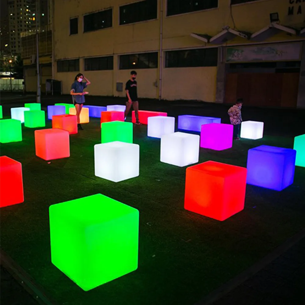 กิจกรรมปาร์ตี้กลางแจ้งตกแต่ง LED Luminous Cube สตูลกันน้ําเก้าอี้สําหรับ DJ Bar งานแต่งงานวันเกิดคริสต์มาส