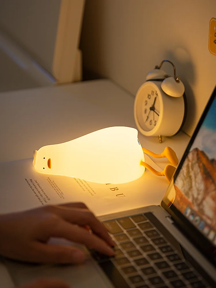 Lampada da comodino ricaricabile a luce notturna dimmerabile in Silicone con luce notturna a forma di anatra piatta per l'allattamento al seno sala Kawaii