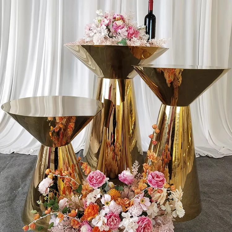 สแตนเลสสตีลบาร์สูงค็อกเทลโต๊ะขนมหวานรอบแท่นทองโลหะ Plinths สําหรับงานปาร์ตี้