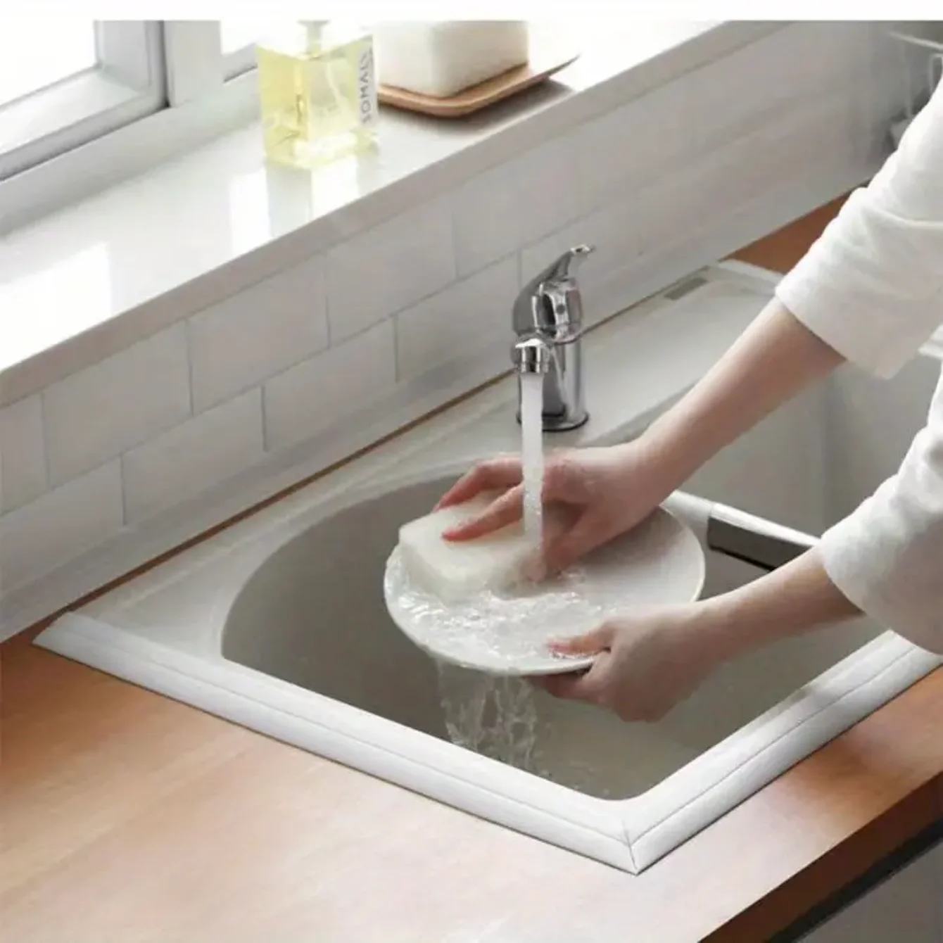 1 rotolo di nastro autoadesivo impermeabile in PVC bianco: perfetto per bagno, lavello e cucina: una appiccicosità super forte!