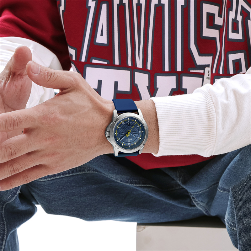 naviforceカジュアルクォーツ腕時計ファッション防水メンズ腕時計スポーツシリコーンストラップ男性発光時計レロジオmasculino