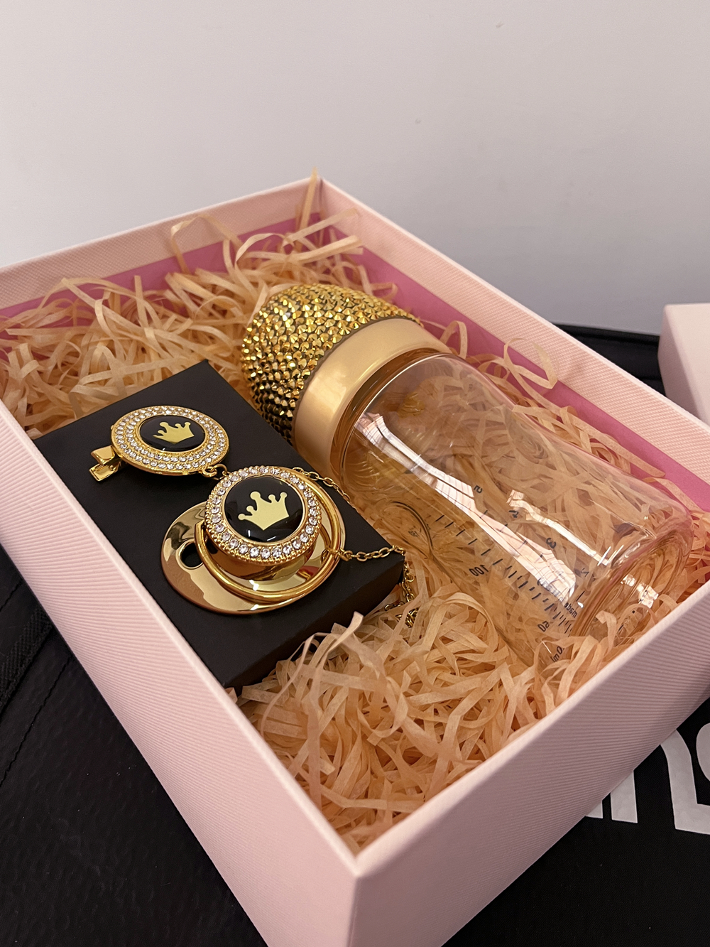 手作りのゴールドクリスタルボトルとおしゃぶりクリップセット,0〜6m,新生児のチェーンリング,クラウン,保育園の装飾