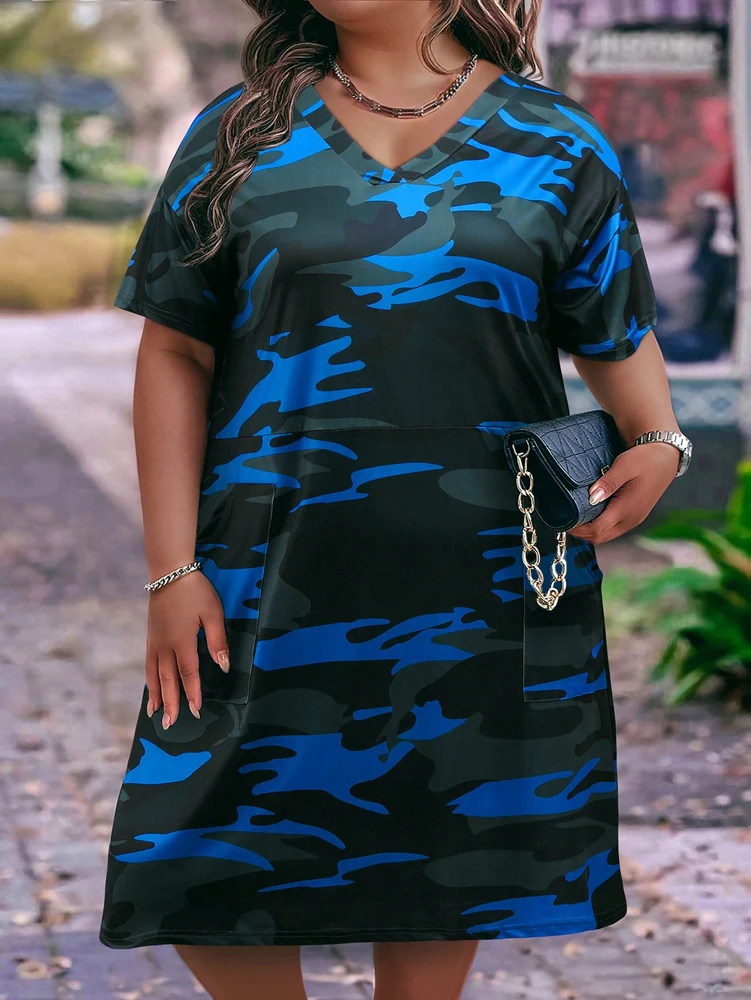 Plus-Size-Kleid mit V-Ausschnitt, Tarndruck, Tasche, kurzärmelig, Sommermodelle, lässig, lockeres Polyestermaterial, 2025, neu