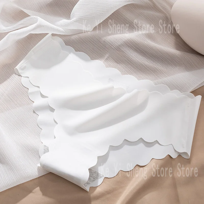 4 pieces of seamless underwear for women, breathable, simple, thin, close-fitting, invisible wavy triangle pants for women