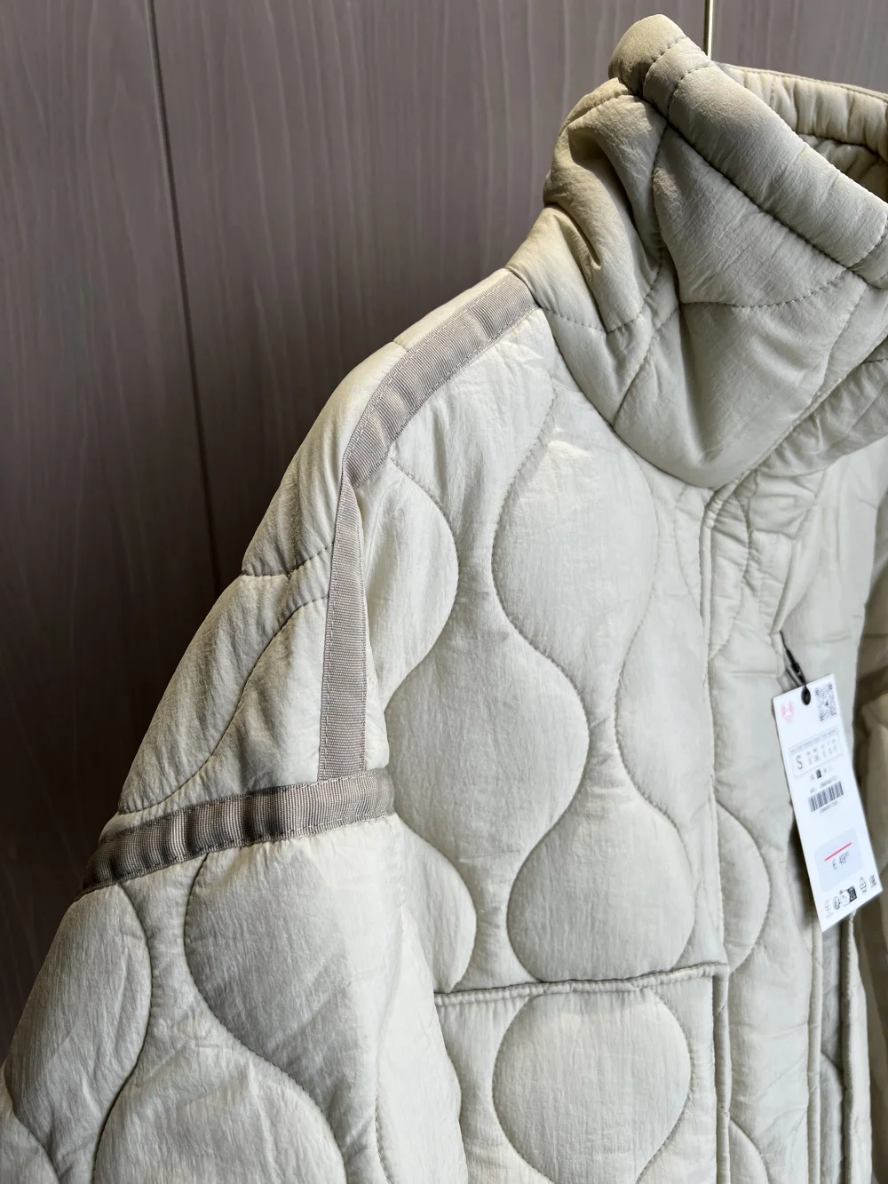 Casaco acolchoado para mulheres ETJ 2025 JACKET QUILTED COM TIES novo bege cordão gola alta bolso clipe jaqueta de algodão para mulheres