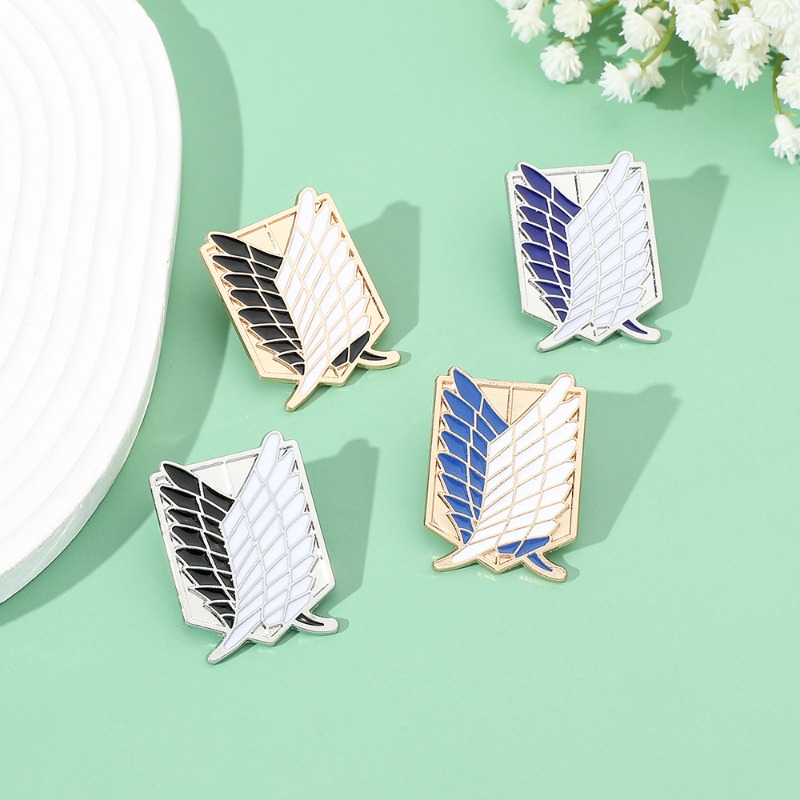 アニメ周辺グッズ ジュエリー シャツ バッグ 人気アクセサリー ピン ZXMJ 進撃の巨人 同様スタイル ブローチ 自由の翼 ロゴバッジ