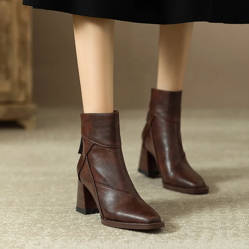 Sepatu bot pergelangan kaki hak persegi wanita sepatu bot pendek kulit lembut coklat Retro ritsleting belakang sepatu wanita hak tinggi jahit kasual kepala persegi