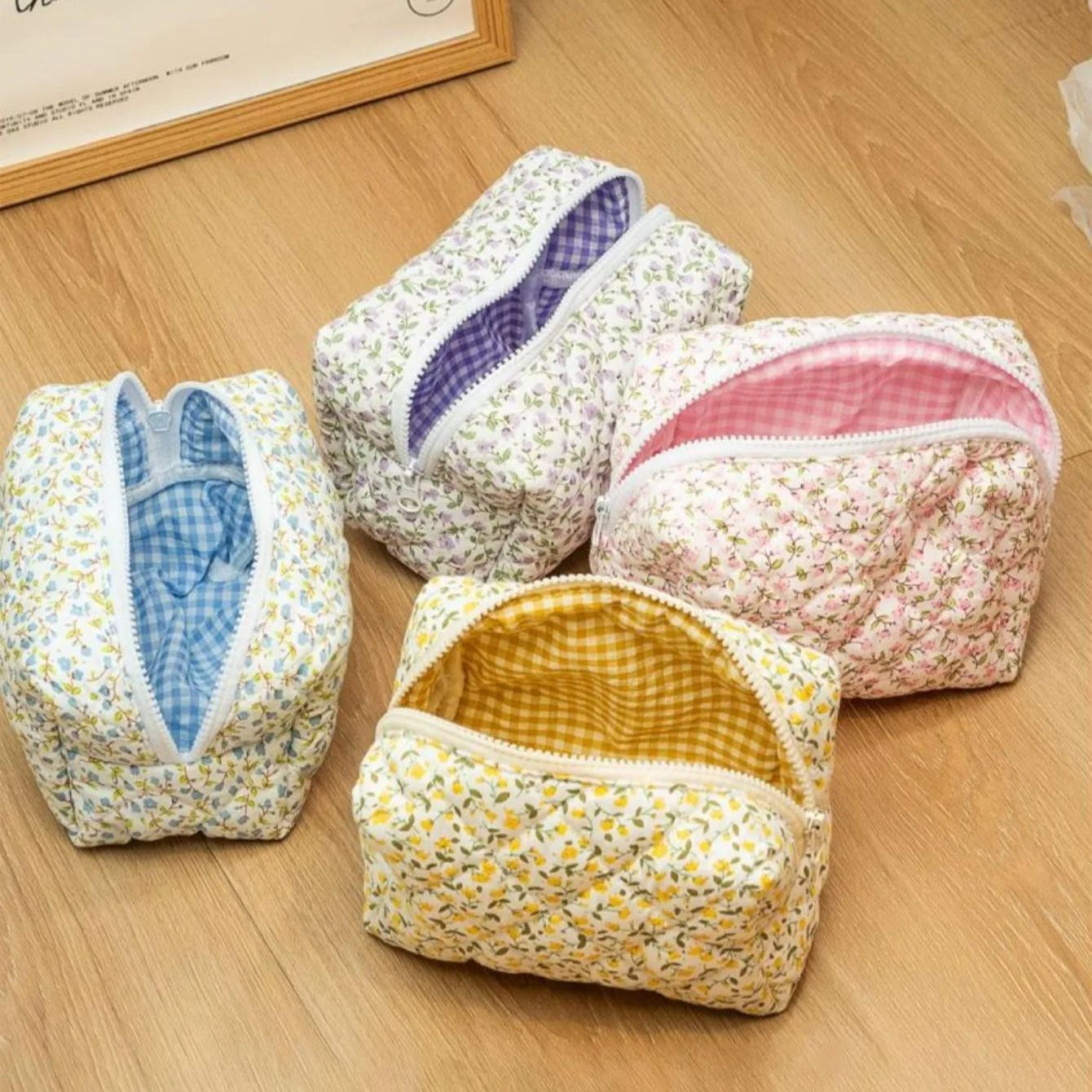 Storage Organizer Floral Puffy Quilted Makeup Bag Flower Printed Cosmetic Pouch Large Travel Cosmetic Bag Makeup Accessory