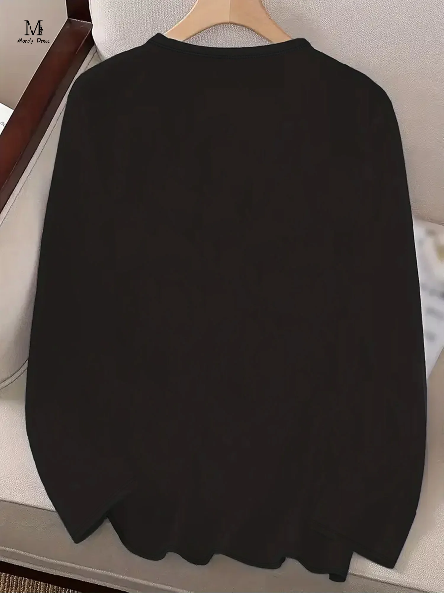 プラスサイズの女性の長袖 Tシャツスパンコールラウンドカラールーズ秋冬服シックなオーバーサイズ黒 Tシャツ女性のための