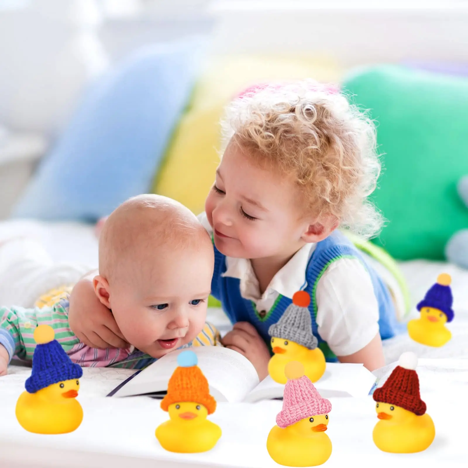 Mini Duckies de goma con 12 gafas de sol, sombreros, gorros, bufandas, 12 piezas