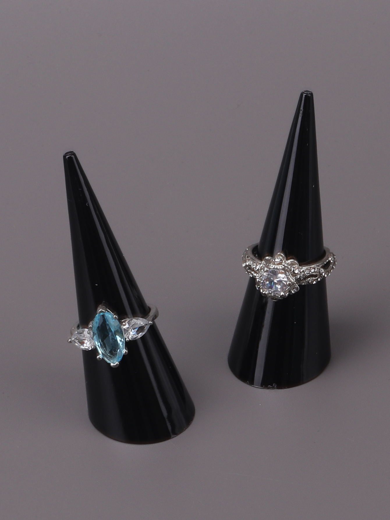Großhandel Klar Acryl Riangle Konische Ring Display Schmuck Lagerung Kunststoff Ring Display Ständer Für Ring