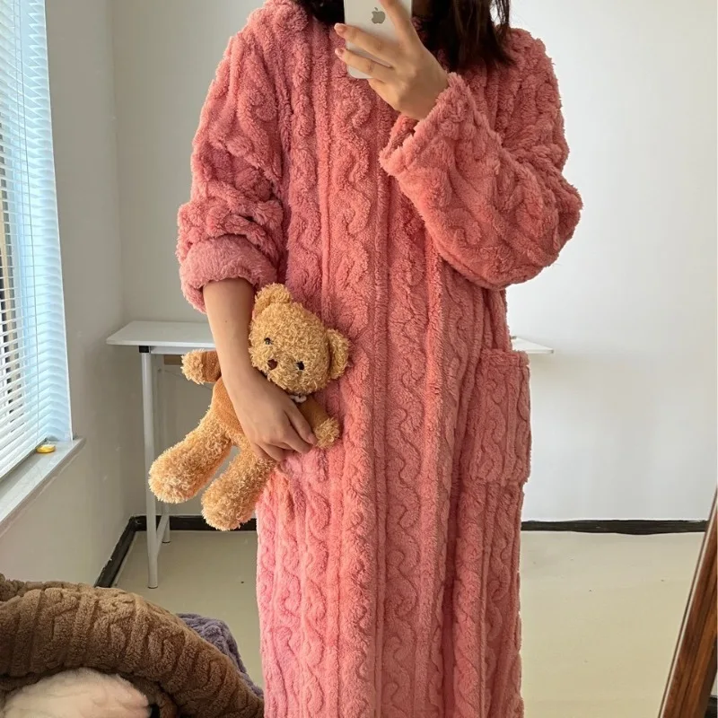 Roupão de banho feminino outono e inverno engrossado coral veludo jacquard vestido de dormir seção longa cor sólida quente roupão de banho