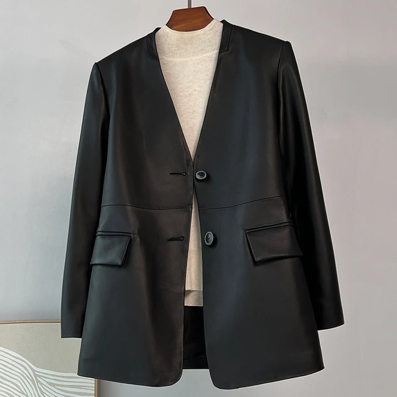 Julypalette-Chaqueta de piel de cordero de primera capa para mujer, chaqueta con cuello en V, abrigos de moda con dos botones, chaquetas de cuero genuino para mujer 2024
