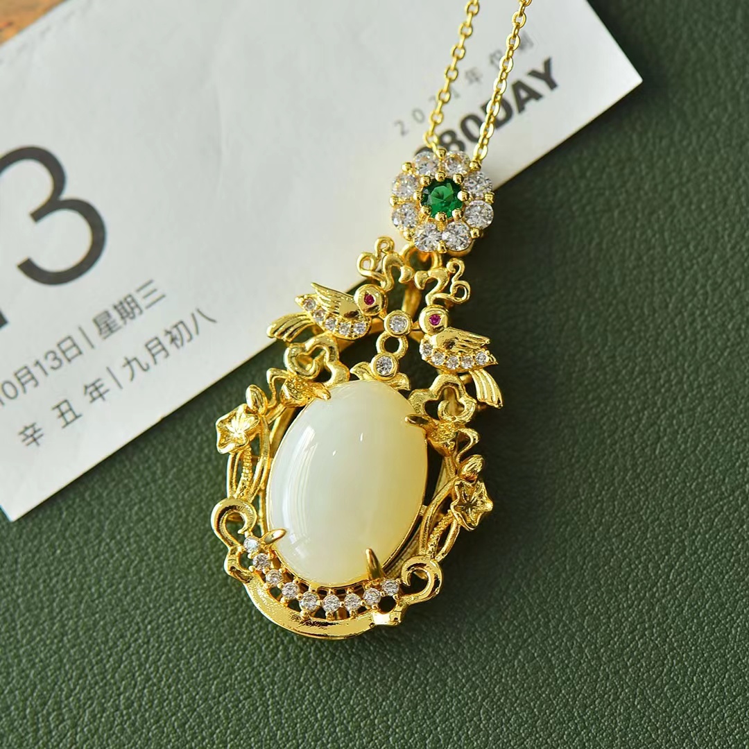 Colar de pingente de jade branco hetian natural para mulheres pingentes ocos, encantos finos, corrente de clavícula elegante