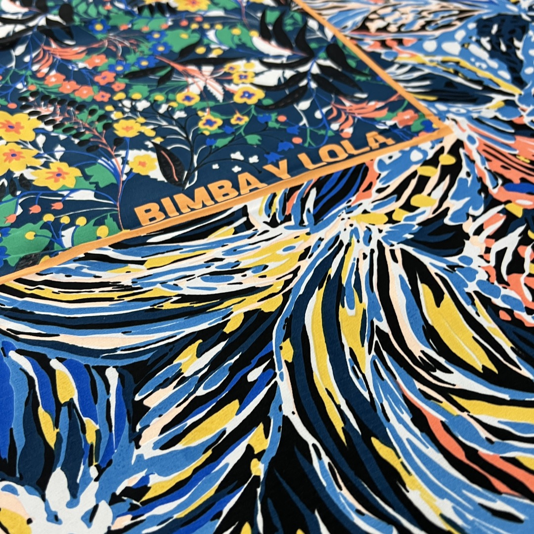 Pedido original de comercio exterior, marca de moda española, nuevo producto, bufanda cuadrada grande de varios estilos bordada y impresa