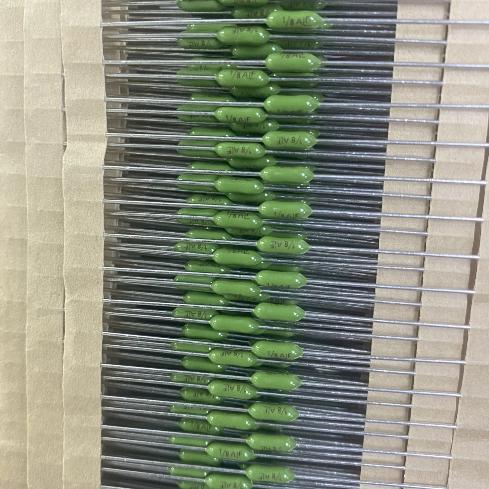 ピコ抵抗ヒューズ,アキシャルリード,グリーン,125v,62ma,125ma,250ma,1a,2a,3a,4a,5a,7a,8a,10a,12v 15aアキシャル、10個