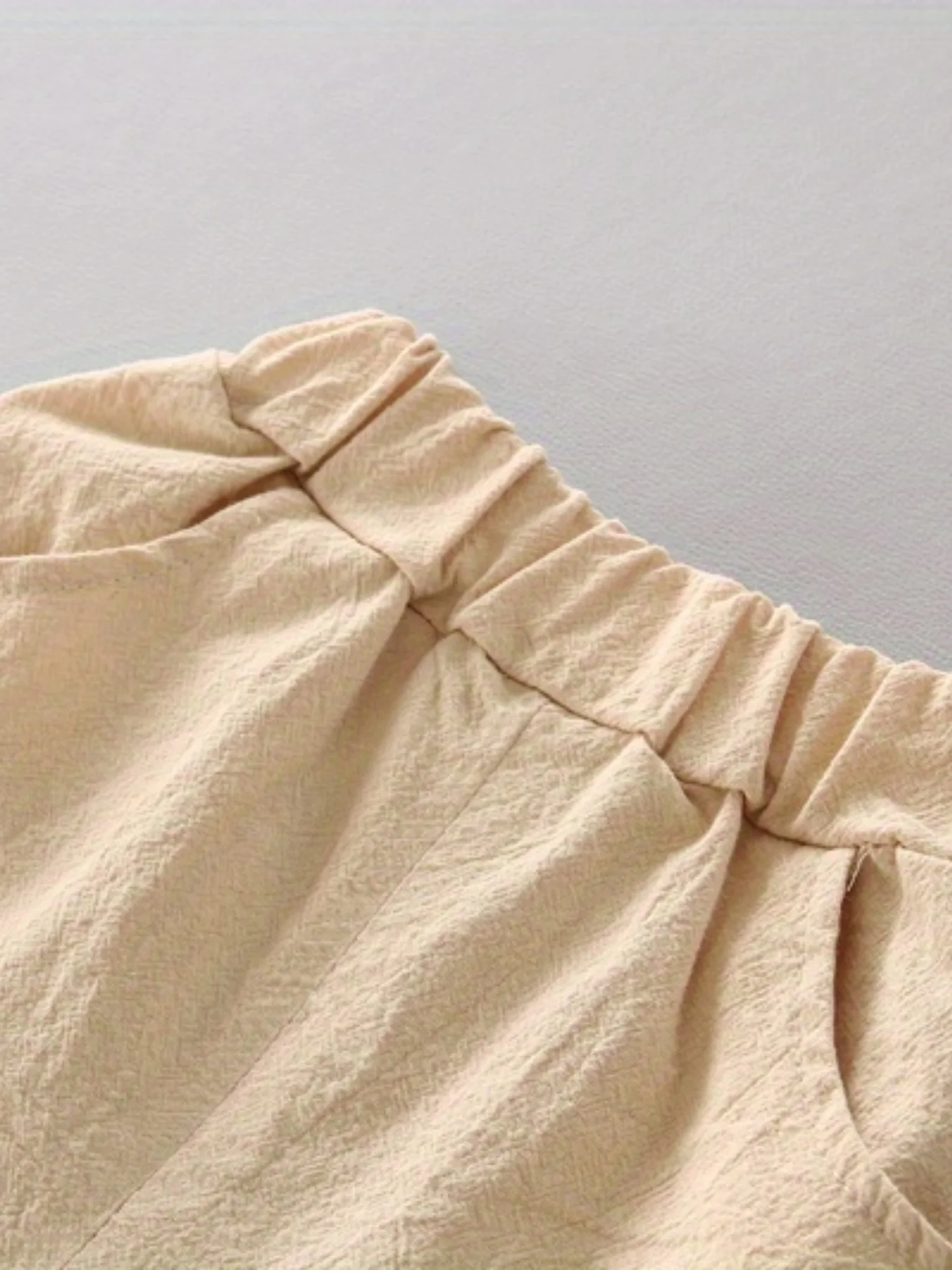 Set di pantaloncini a maniche corte con motivo piccolo dinosauro estivo per neonati e bambini, camicia con colletto in piedi per esterni, alla moda