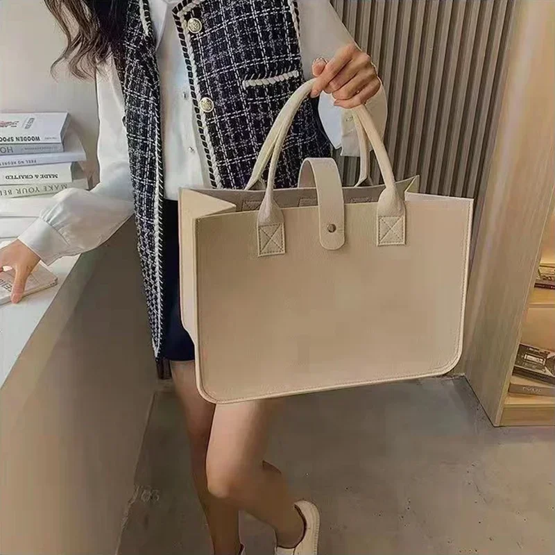 Nuova borsa per la spesa Borsa da donna 2023 di grande capacità aperta in feltro di moda Shopping Designer Tote Borsa in tessuto Negozio online Cina