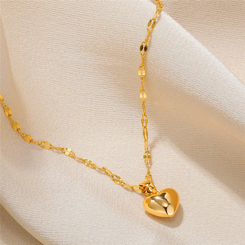 Collana con cuore d'amore per donna 2025 Nuova catena per labbra alla moda Collana con ciondolo semplice Regalo di gioielli